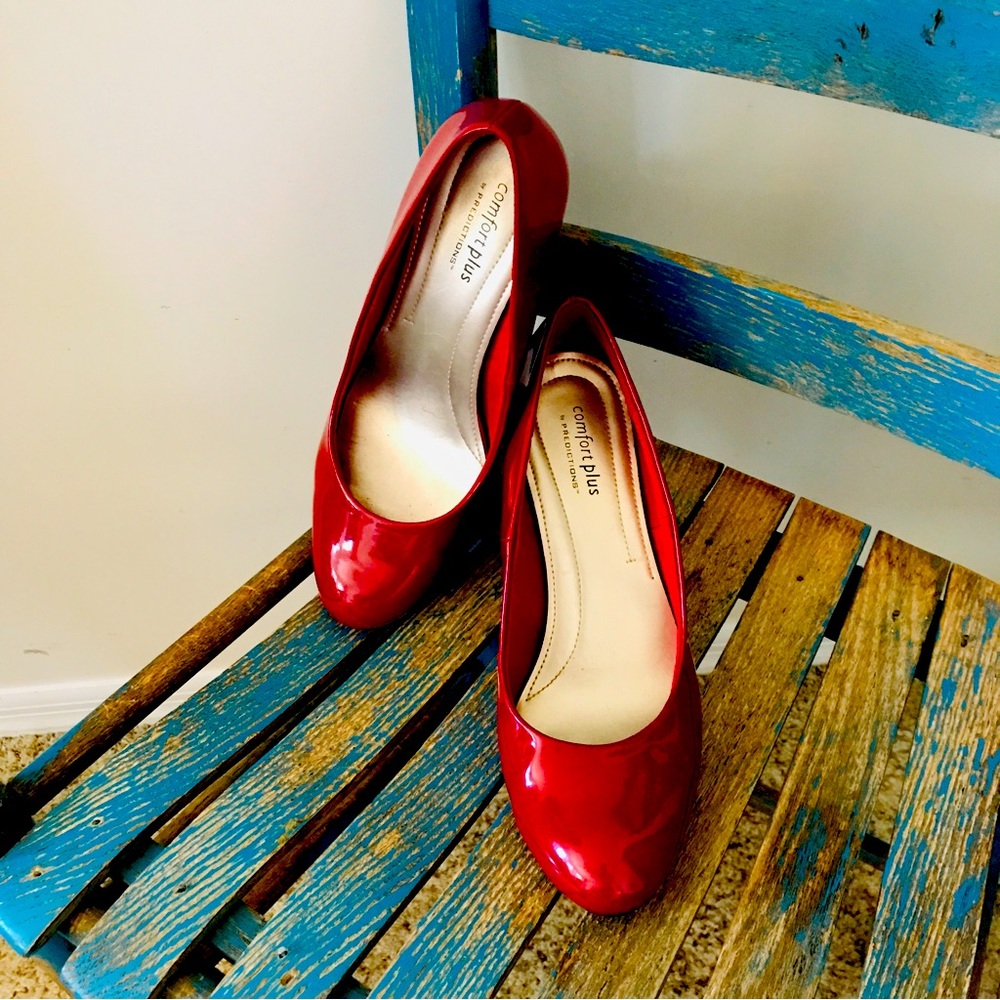 COMFORT PLUS by PREDICTIONS Women's Patent Leather Red Heels LIKE NEW! Size 8M